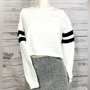 Forever 21 White black tees crop top Long  sleeves